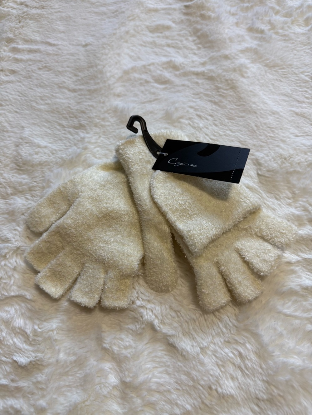 NWT Cejon Macy's Ivory Fuzzy Convertible Texting Gloves Mitten Flip Top Cozy